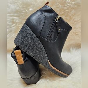 Black Ankle Boots with Tan Accents, Dr. Scholl's, 8.5, Slight Heel